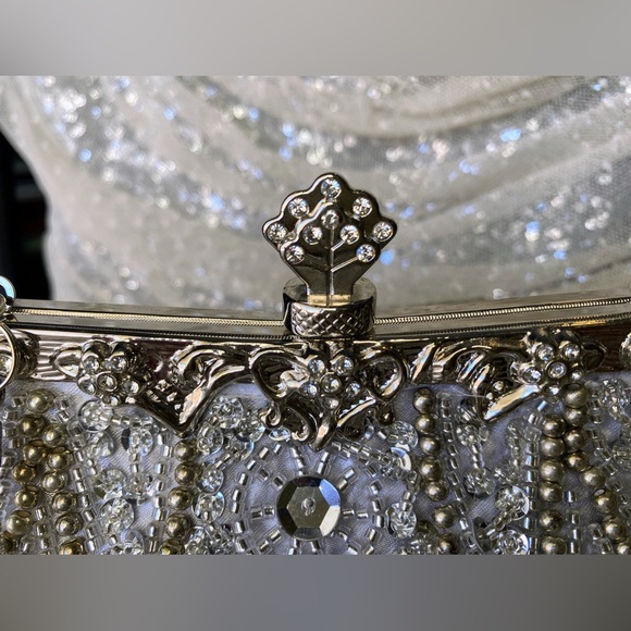 Elegant Silver Beaded Clutch with Crossbody Strap - Picture 9 of 14